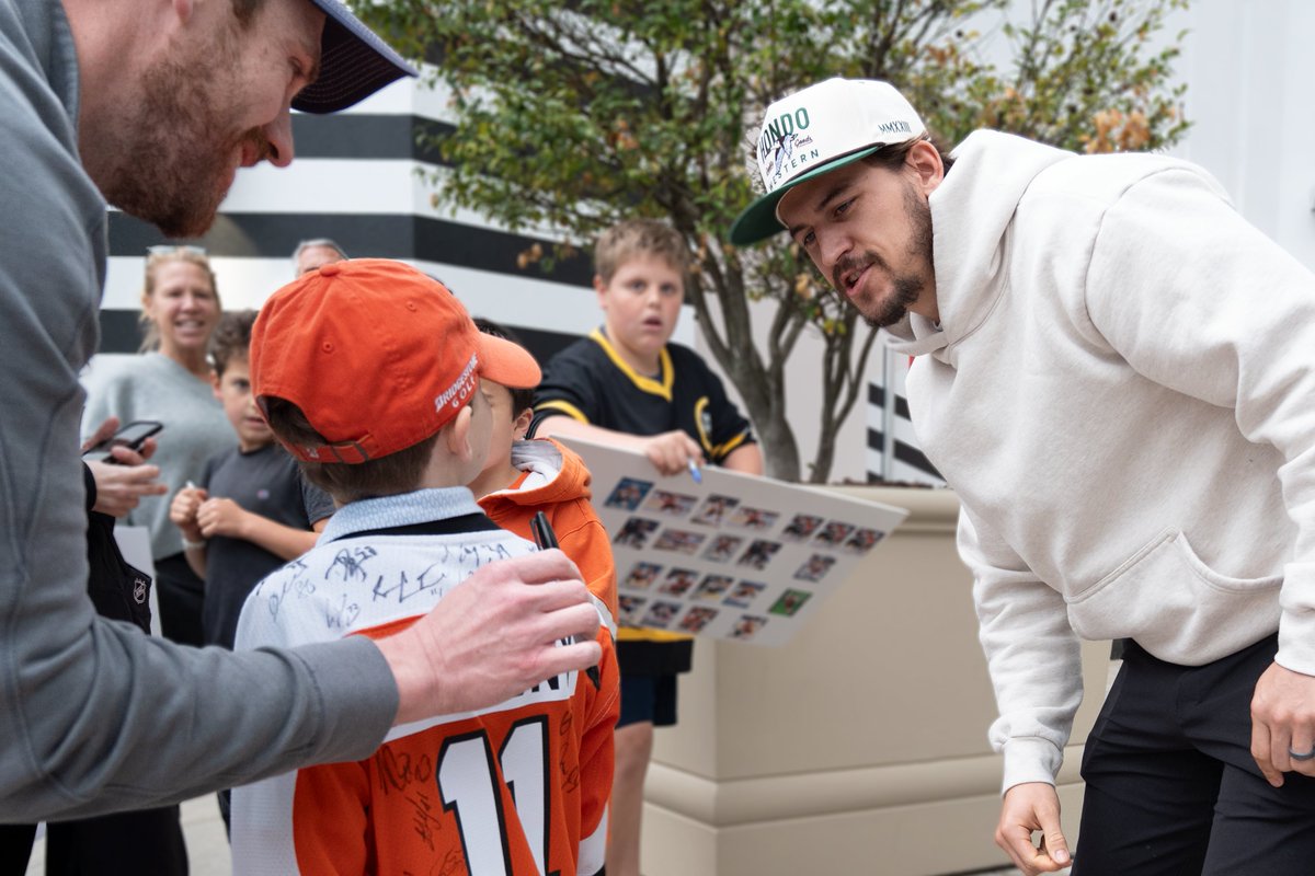 x - Philadelphia Flyers tweet media