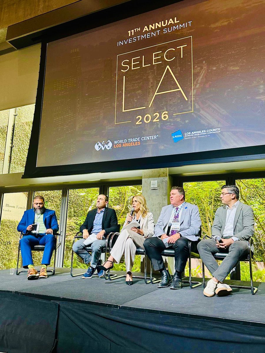 ItalyinLA's tweet image. Consul General @raffaellavalent joined #SelectLA 2026 highlighting Los Angeles’ global economic strength and its strong appeal for #FDI.  On the “Sports &amp;amp; Economic Opportunity” panel, she showcased the #MilanoCortina2026 Winter Olympics as a powerful model for sustainable impact