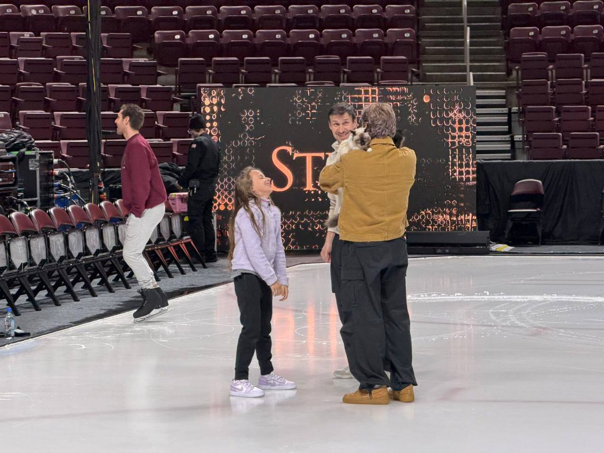 Amelia (⛸️ 🇺🇸 Version) tweet media