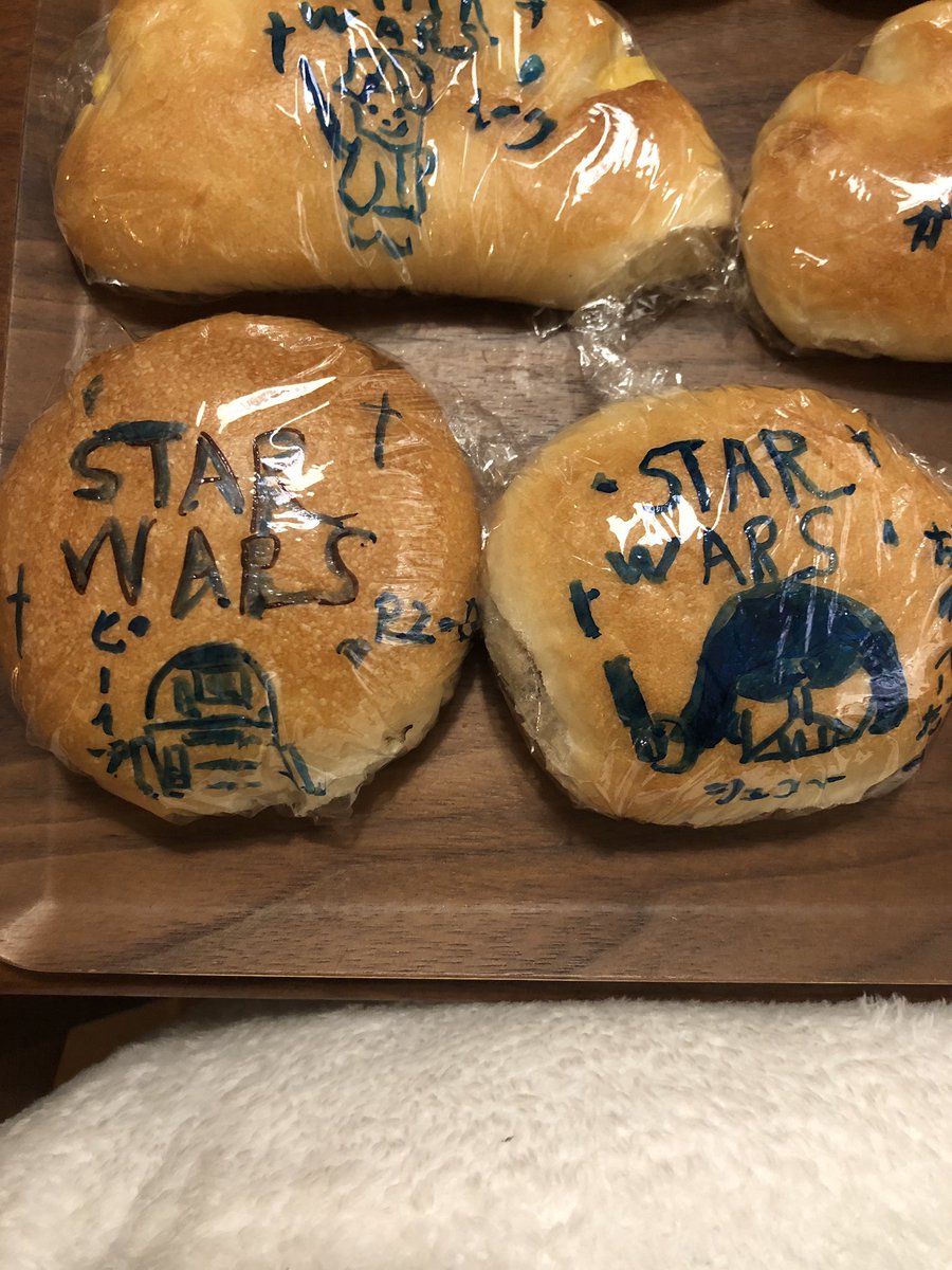 kyan_dog's tweet photo. いよいよ明日はスターウォーズDAY
ちゃんとワタクシスターウォーズファンでございますよ
着々と浮かれてきております🚀🌏⭐️
画像は家族作品スターウォーズあんぱんとコレクション
#漫画家志望
#スターウォーズ
#スターウォーズDAY
#swday
#maythe4th https://t.co/gOcOON3wK1
