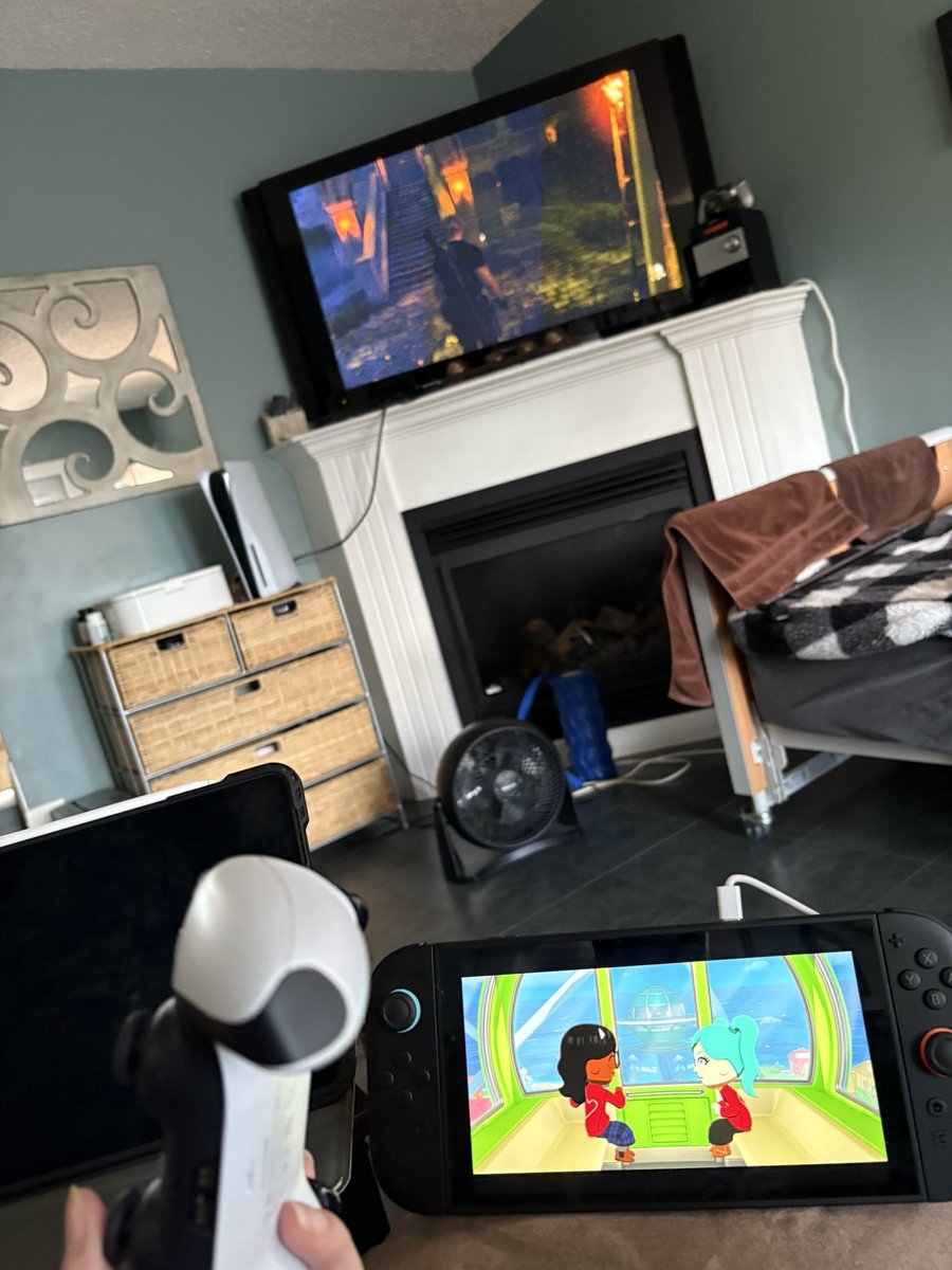 transshinonomes's tweet photo. multitasking https://t.co/bdpZkfPepz