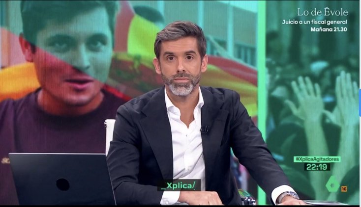 FonsiLoaiza's tweet photo. Un minuto en prime time está valorado en más de 50.000€. Mientras, las TV en España se dedican a hacer especiales y secciones nocturnas sobre el ultraderechista Vito Quiles como el gran tema político del país. Lo están haciendo cada día más rico y más famoso, @Accountable2019 https://t.co/b8QLreTddP