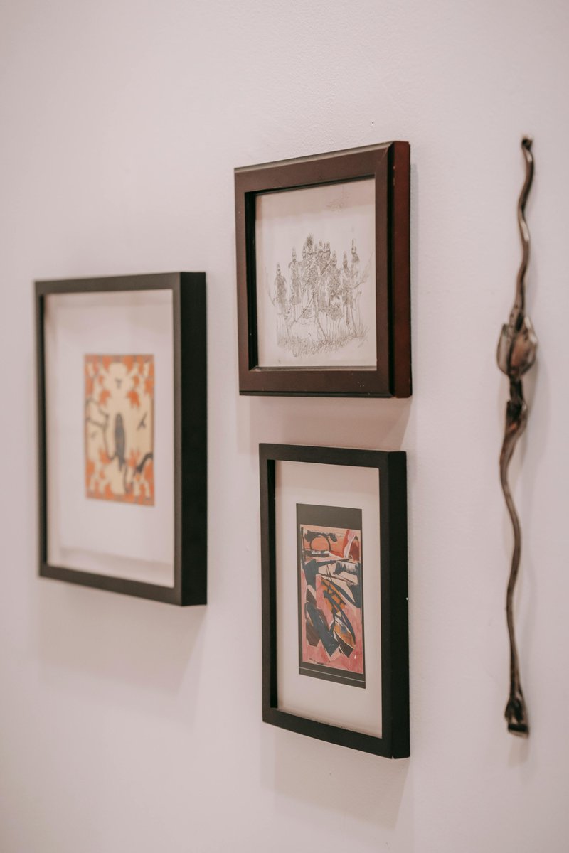 fuzzybeedecor1's tweet image. Consider placing wall decor along with your pics/framed art. It will draw attention to the pics and present a unique decor accent! 🐝🐝

#interiors #homedecor #decor #wallart #accents #accentdecor #roomaccents #roomdecor #mystyle