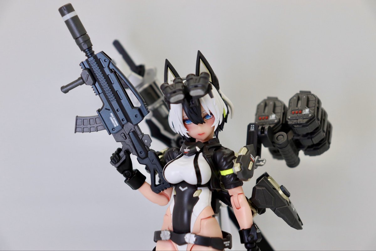 やす tweet media