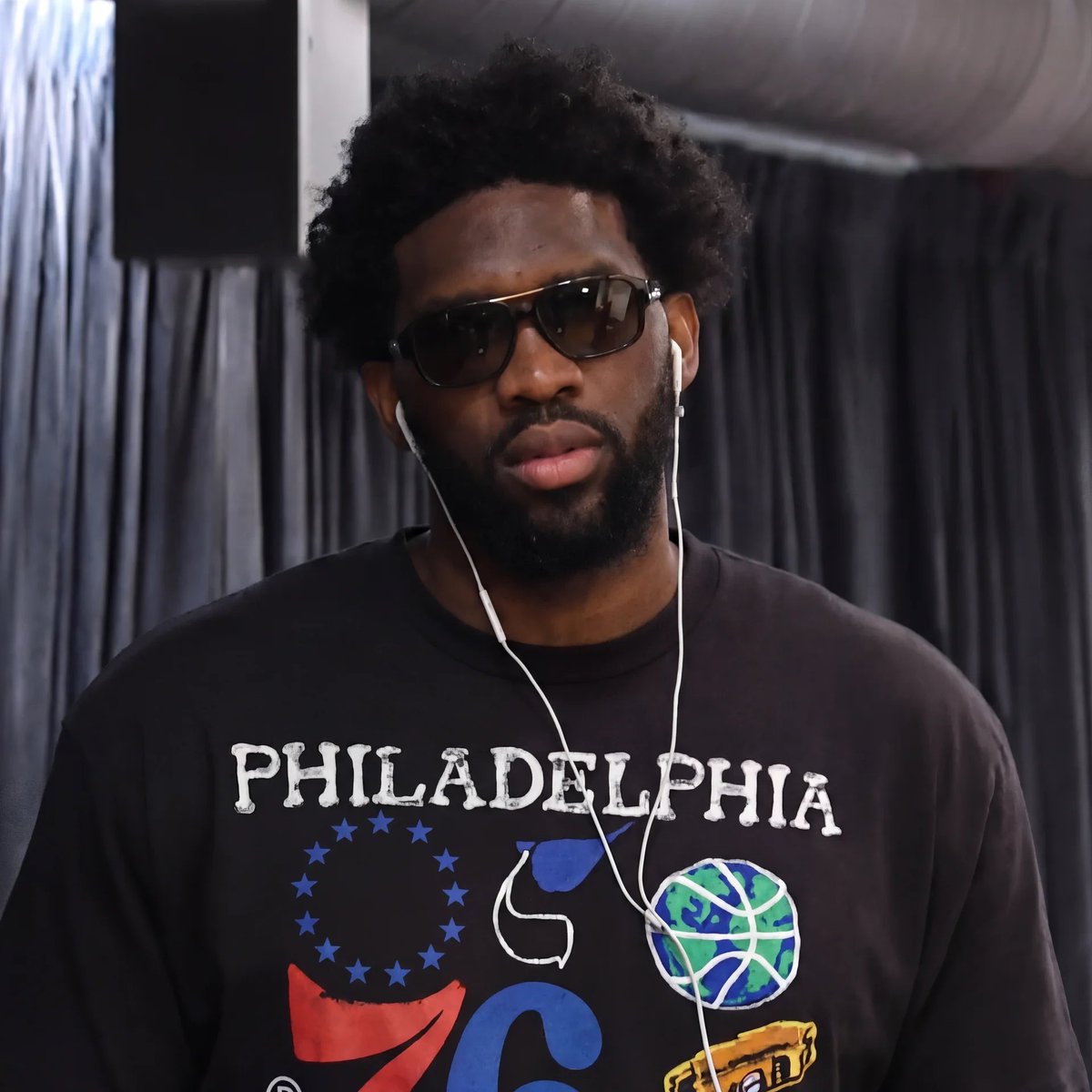 PolymarketHoops's tweet photo. Joel Embiid recreated the 3-1 meme with his fit during pregame…

He knows what he’s doing 💀 https://t.co/P9O25mAKOU