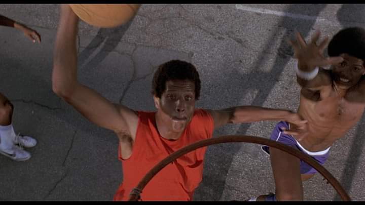 HansomRansom4's tweet photo. Happy birthday Jamaal Silk Wilkes as Cornbread in Cornbread Earl And Me 1975. #jamaalwilkes #nba #smallfoward #uclabruins #losangeleslakers #goldenstatewarriors #nbachampion #actor #cornbreadearlandme https://t.co/V5OT1MFxTr