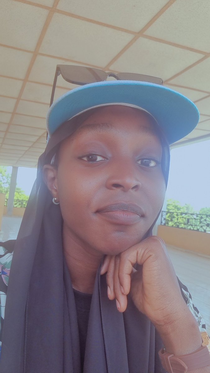 zai_bukar's tweet image. 20 something but still goofy.
#May2nd🎈
