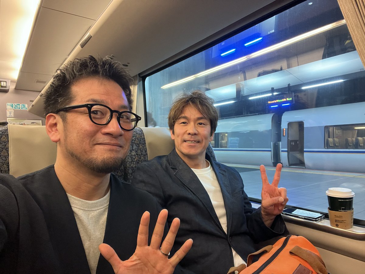 仕事を終えて富山から城戸崎画伯と一緒に帰ってきたけど、2週間後の久留米までやること満載すぎる。とりあえず三店舗目オープンが1週間後に迫ってるので準備しなきゃだ。