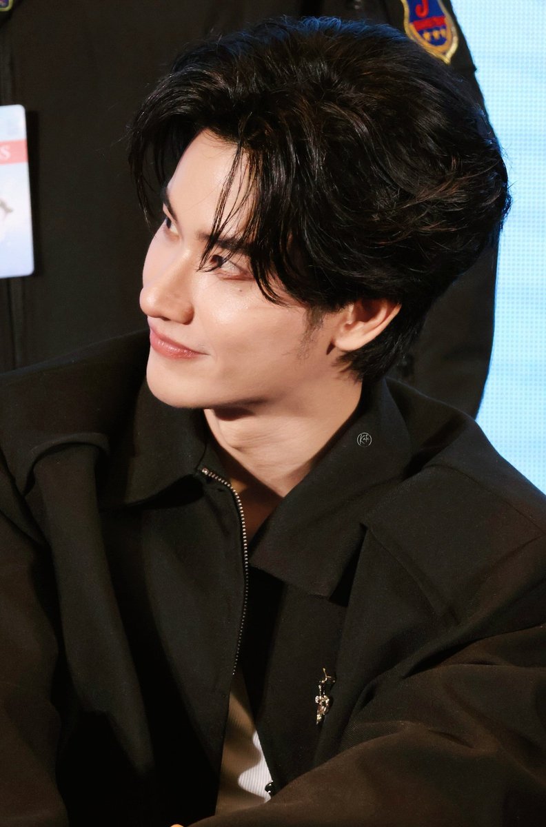 Sun_K2020's tweet image. คมกริบ
TAYSAN IN SHANGHAI
#TayfansignwithPolcasan
#Tawan_V