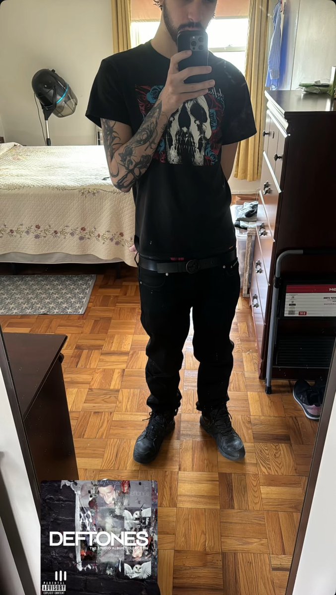 clydekyss's tweet image. forgot to save it before i posted it but #ME today
