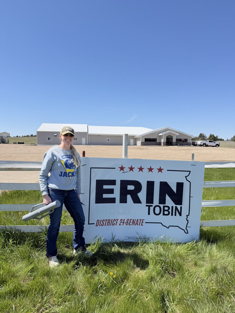 Erin Tobin tweet media