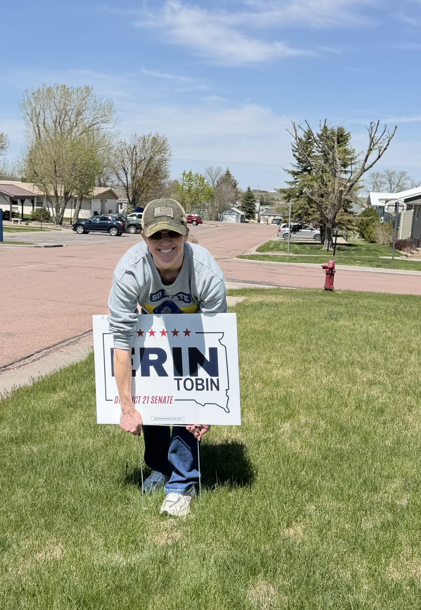Erin Tobin tweet media