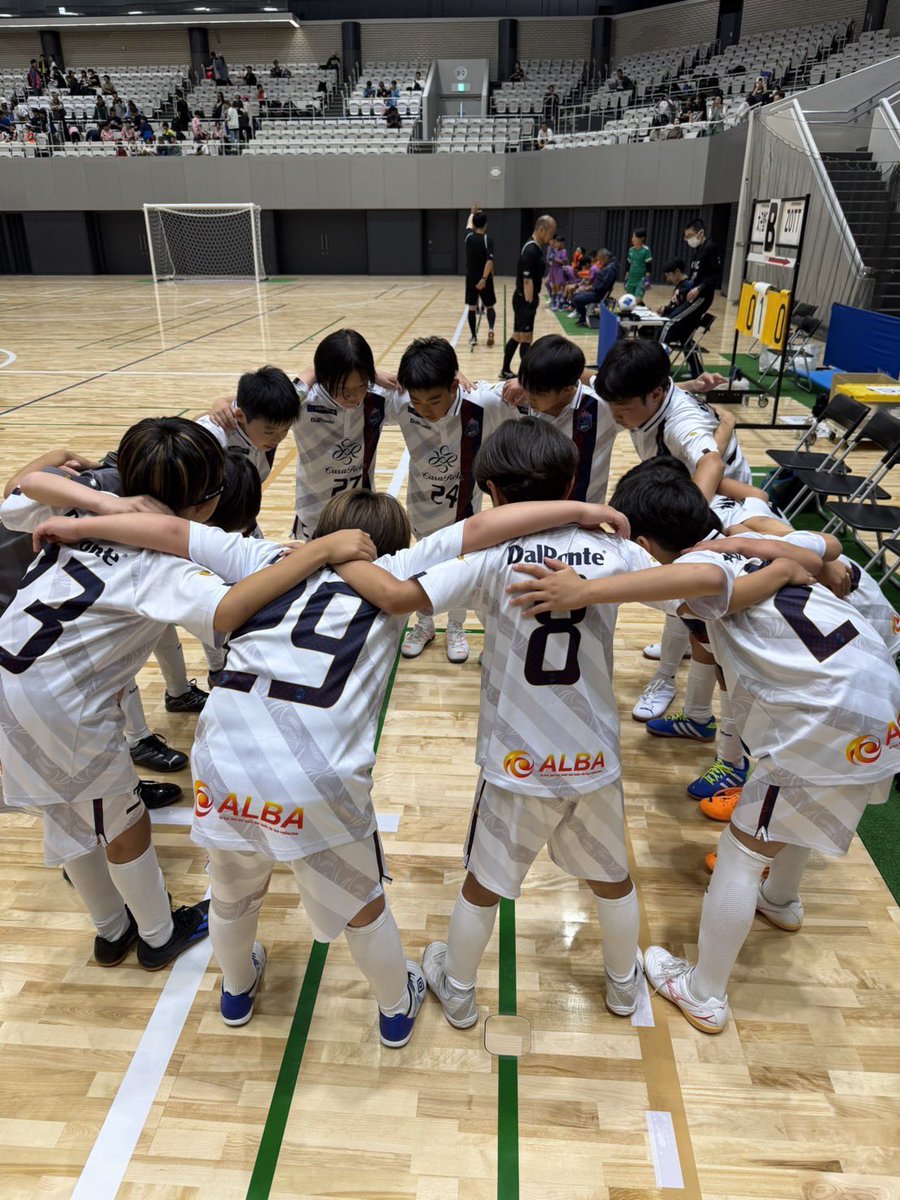 WasedaZott's tweet photo. 【U12】
2026年5月2日（土）
JFA バーモントカップ 第36回全日本U-12フットサル選手権大会 東京都大会
@駒沢体育館

vs 太子堂フットボールクラブ
1-4（1-1,0-3） Lose..

vs 用賀サッカークラブ
4-2（3-1,1-1） Win!!

この結果によりグループリーグ敗退となりました。

#フットサル #zott #小学生 https://t.co/ZBOzwH1dzm