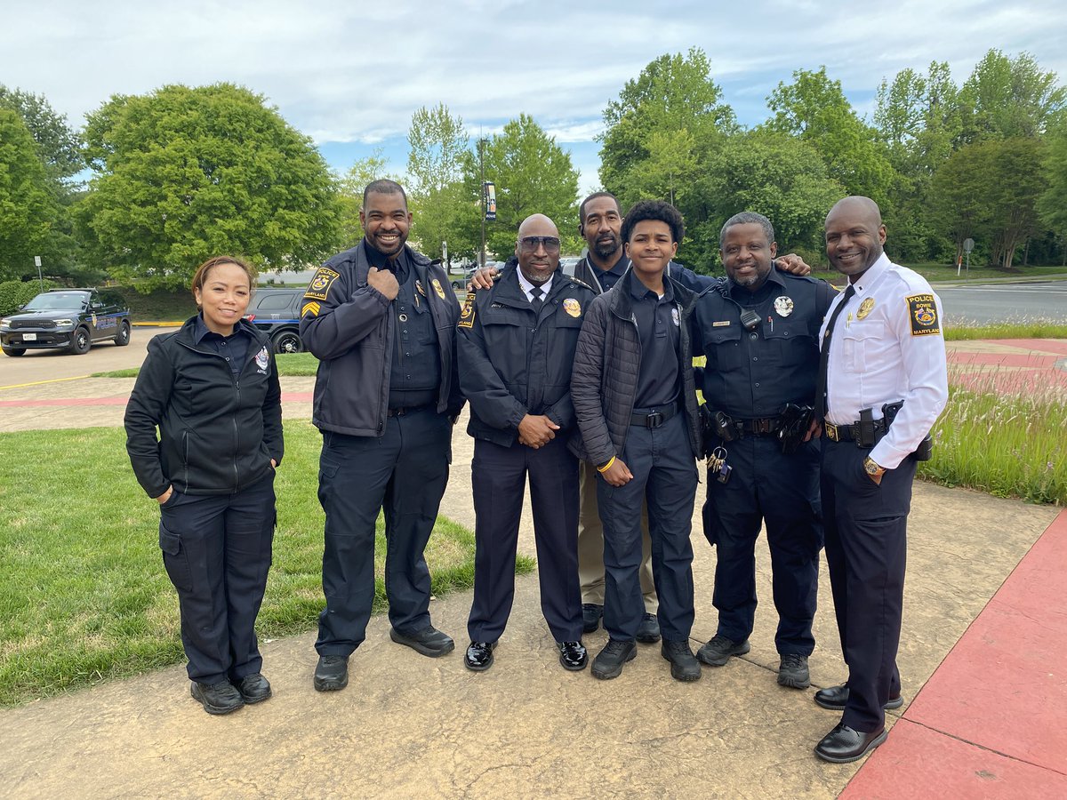 BowiePDNews's tweet image. Cpl. Foote had a busy day, participating in this morning’s Mental Health Awareness Walk, then heading to Bowie High School for their Community Day. As always, excellent work!
 🚓 #Police #community #service #Bowie