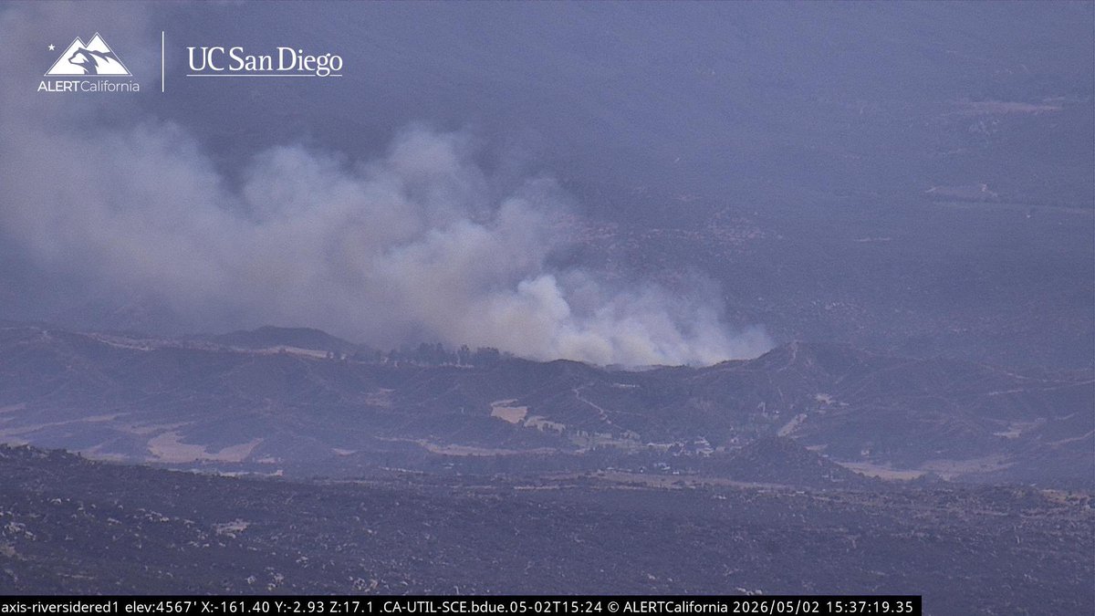 DanielFireTruck's tweet photo. #GopherFire The left flank is holding within retardant, Air Tankers are getting Retardant down on the Right Flank with support of Helitack crews. https://t.co/omP2TwQT0D
