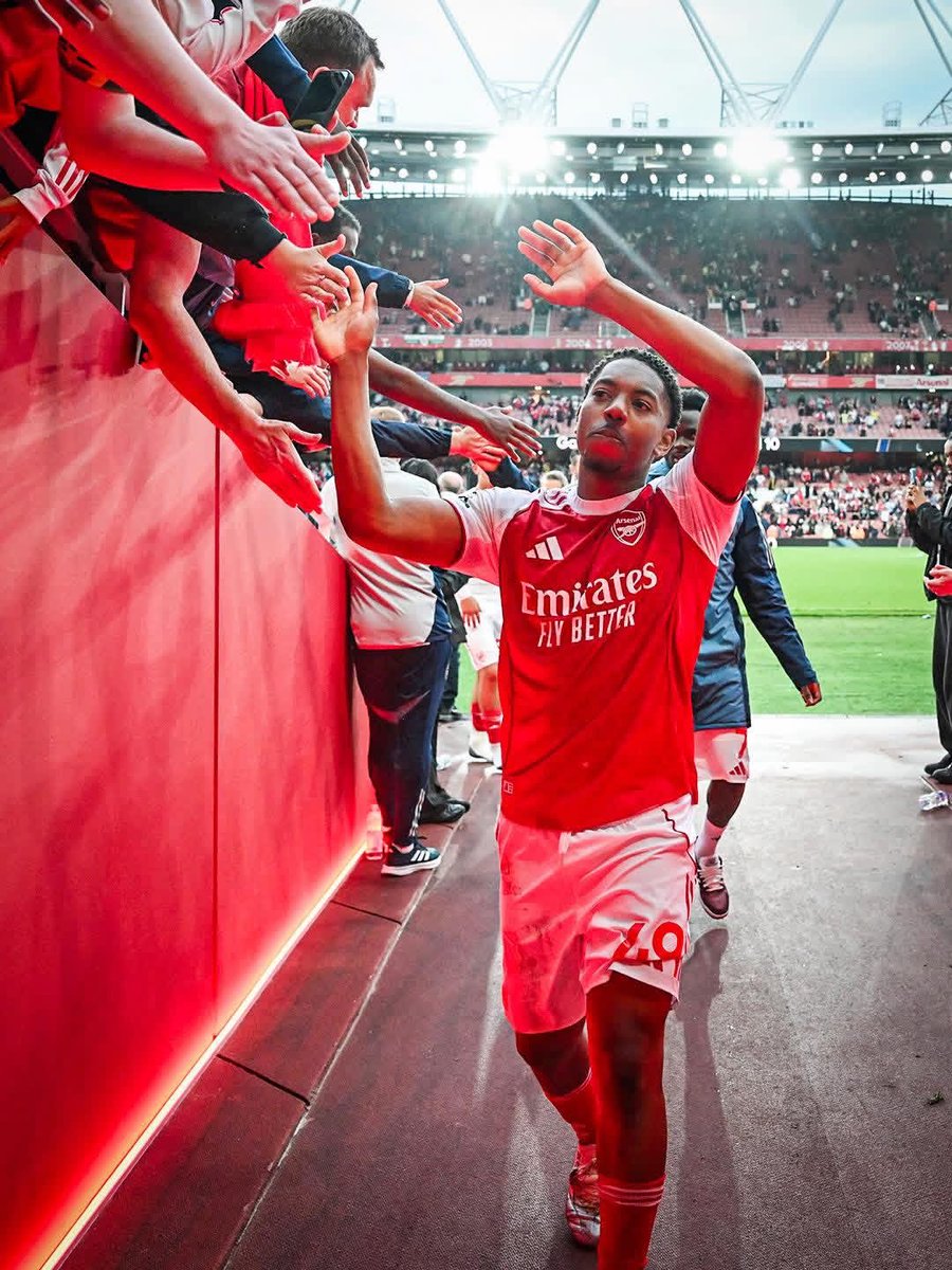 Davmayor08's tweet image. 🌟 Midfield experiment turns GOLD 🔥
Myles Lewis-Skelly played in midfield for the first time vs Fulham and delivered a top performance ❤️💫
97% pass accuracy, dominant all-round display 👀
#Arsenal #LewisSkelly #Fulham #Football #Talent