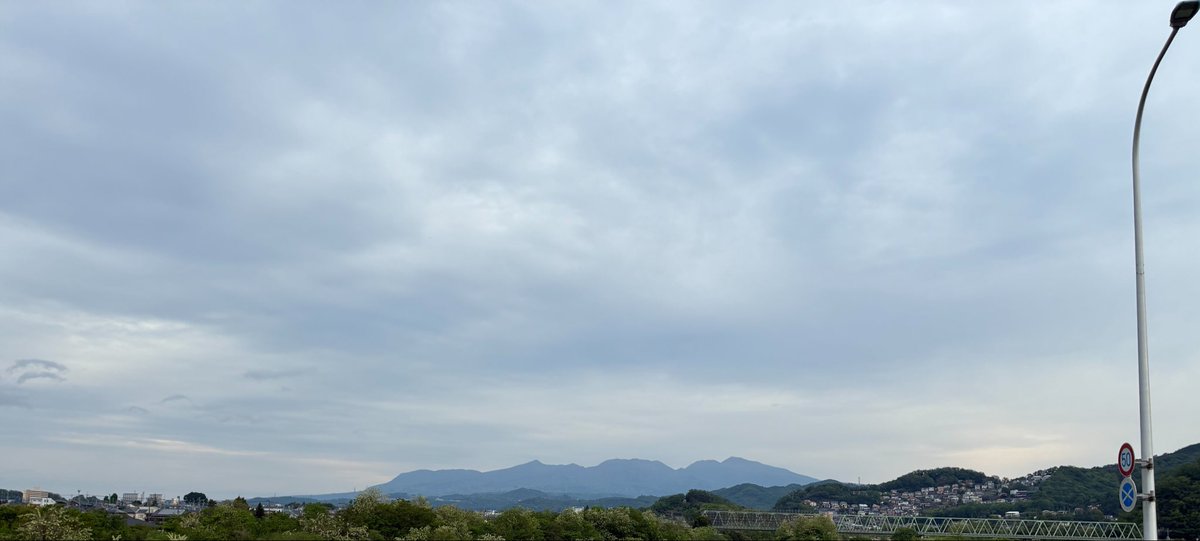 knzwyu16's tweet image. #おはラン ございます☀️☁️
今朝は無風。昨日が強風だっただけにかなり楽でした。ランニングが風に影響されるスポーツだと改めて。
初めて買ってみた鶏背肉をとれたてのサラダ菜で巻いて朝食としましょう。
#TATTA #GARMIN #ランニング #ナンバ走り #赤城山 #朝日 #為末大学