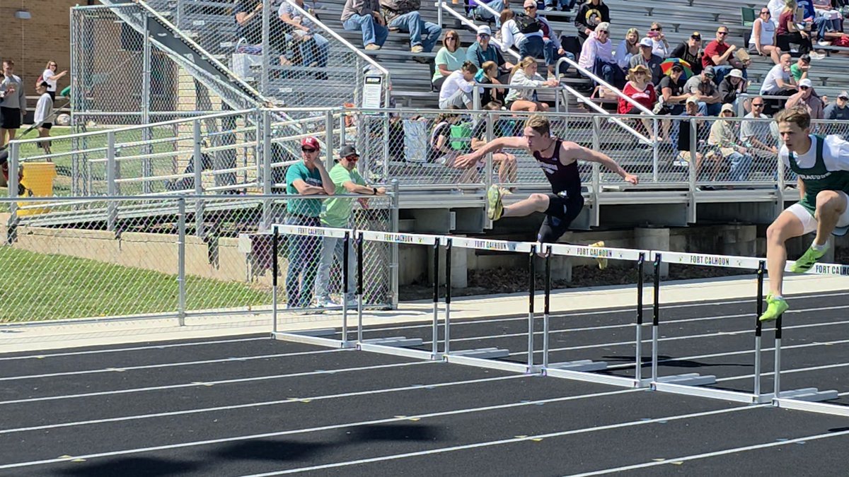 ArloTrack's tweet photo. Great day at the NCC meet! Both boys and girls competed incredibly well! We even saw a school record get broken in the girls 2 mile! Congrats to Neva on breaking the record by 6 seconds, 11:17.47! #GoEagles https://t.co/DBFHjcTjPs