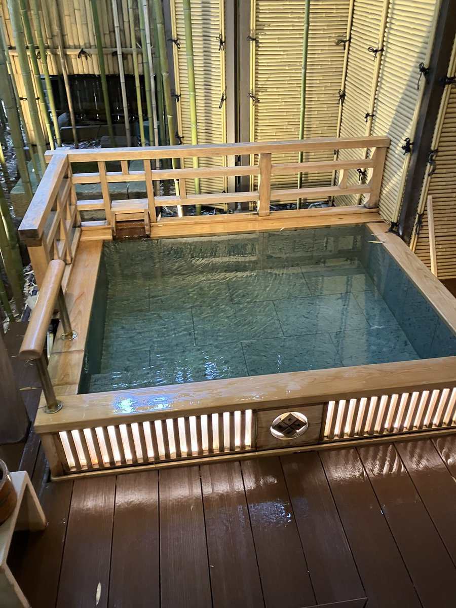 デル tweet media