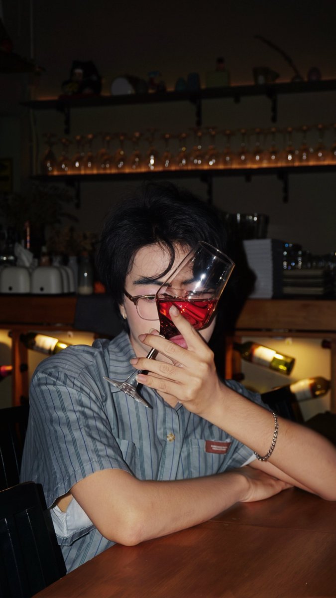 isathsir's tweet photo. 🍷 https://t.co/gAvEruswLT