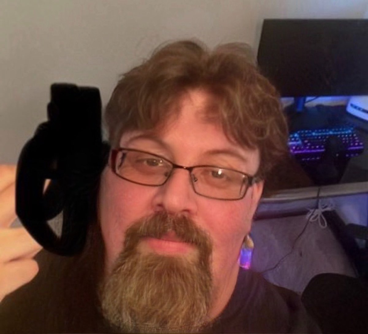 Raf_Porter's tweet photo. @slafplzscore @rachell3xo Sorry do you like the one when you dyed your beard better? Stop hitting on 30 year olds unc you’re pushing 50 https://t.co/HcbqKq9vHb