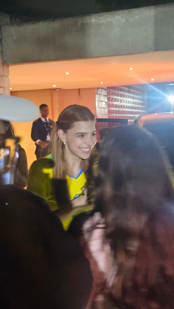 gabi tweet media