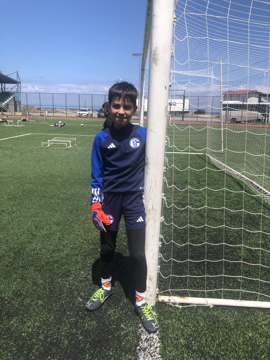 gunka61's tweet photo. @s04 Congratulations koenigs bleu from Trabzon❤️💙🤍 https://t.co/PmoEAtI1vd