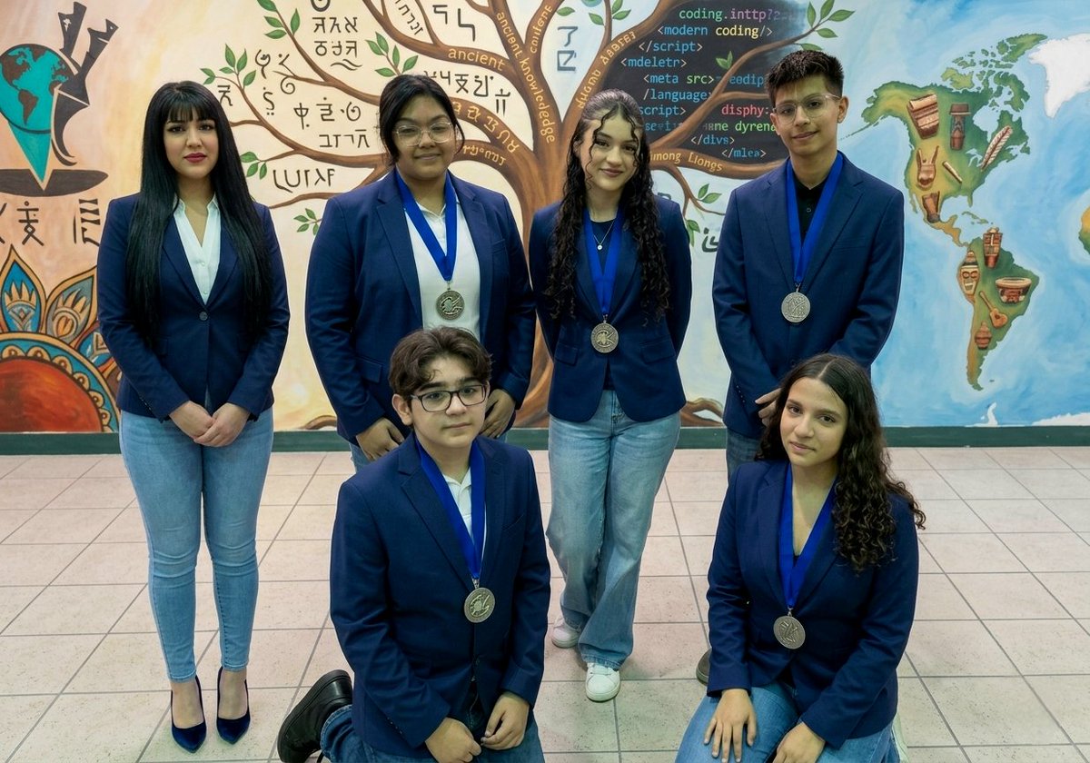 AGovea_FineArts's tweet photo. Very proud of my art scholars. We worked hard year round to prepare for the Texas Art Education Association Competition. Team proudly returns to campus with a medal 🏅.  We strive for excellence in the Visual Arts. Parents thanks for your trust @WalterEClarkeMS #TEAMSISD #TAEA https://t.co/p9fHzMQb4N