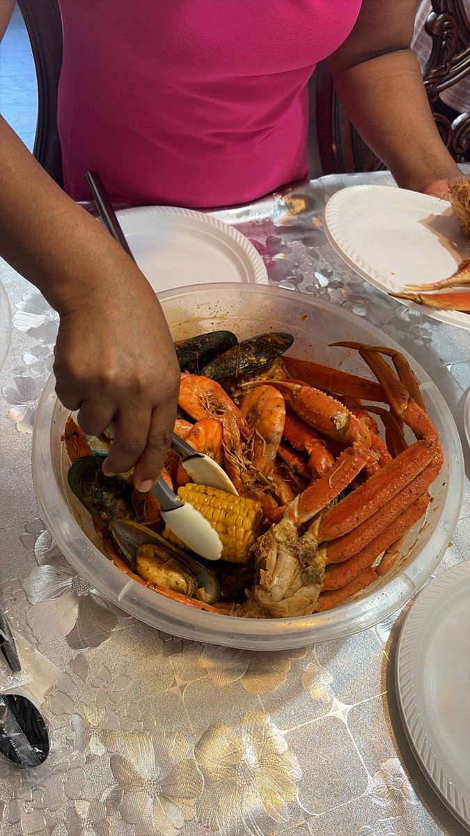 johnelpana's tweet image. Seafood boil on me mom and dad, enjoy 😋 #newyork