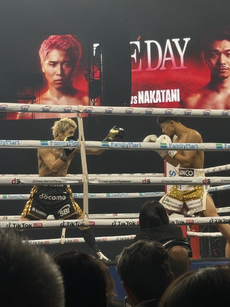 naokitakami_'s tweet photo. THE DAY
井上尚弥選手と中谷潤人選手。
2度とないであろうこのような素晴らしい試合が見れて本当に良かった。
スポーツをリアルタイムで見ることって素晴らしい。
こんな素晴らしい試合もっと多くの人に見て欲しかった。 https://t.co/IH4l2B3xGM