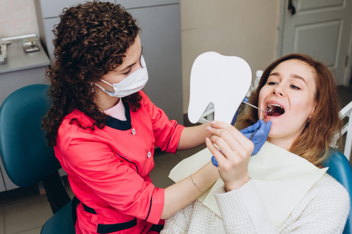 anaheim_7's tweet image. Gum health is the foundation of your smile. Don't ignore discomfort; early care is vital for long-term health. We offer convenient, affordable appointments, including nights and weekends. Take charge of your oral well-being today! 🦷✨ #AnaheimDentist #Dentist #GumHealth