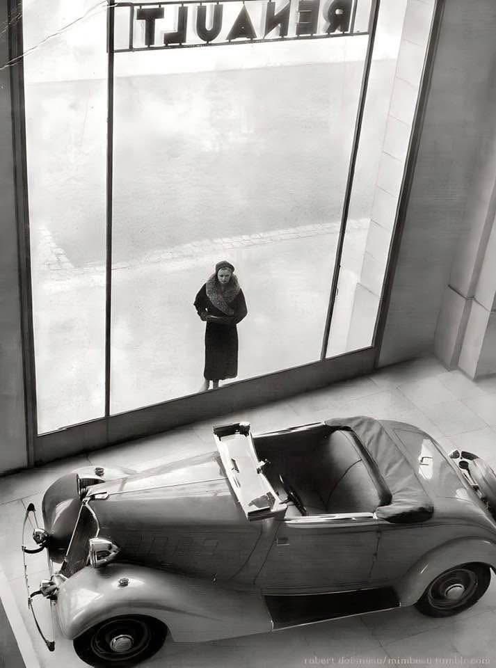 IrinaOrlie's tweet image. #Cabriolet  #Renault Vivasport 
Champs Élysées Paris 1934
Robert Doisneau