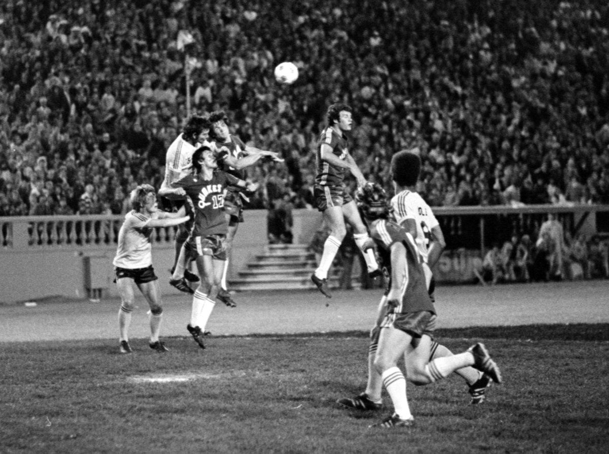 usmntwinWCsoon's tweet photo. 50 years ago this weekend, the @SJEarthquakes suffered their 1st loss of 1976, 1-0 to the San Diego Jaws before 18,037 frustrated fans at Spartan Stadium. In this photo, Paul Child, John Rowlands and George Sorgic aim to put their head on the ball. Refs were awful on this night. https://t.co/jTAKvzmDGR