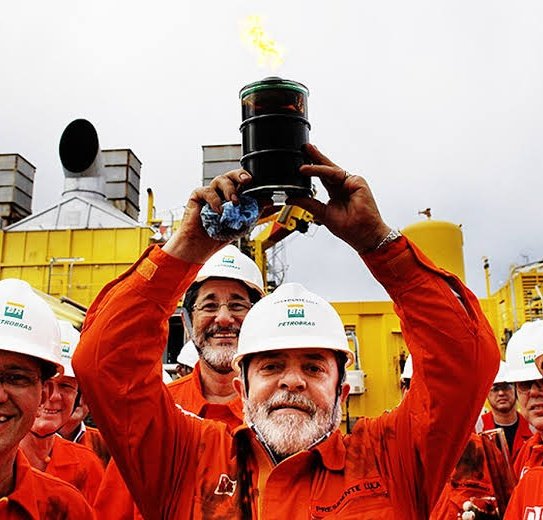 MauricioNardi20's tweet photo. @Adam_Molinari @Samuelsworld Aprenda, mano:
1) Petrobras chegará, breve, a R$ 1 TRILHÃO valor de mercado, avalia Morgan Stanley. Hoje: R$ 650 bilhões.
2) PETR4 valorizou-se 100% desde que chutamos bozo, dezembro/22. Como Brent valorizou-se 'apenas' 26% no período, conclui-se ser #EfeitoLula 💰! https://t.co/UBdt79GOwu