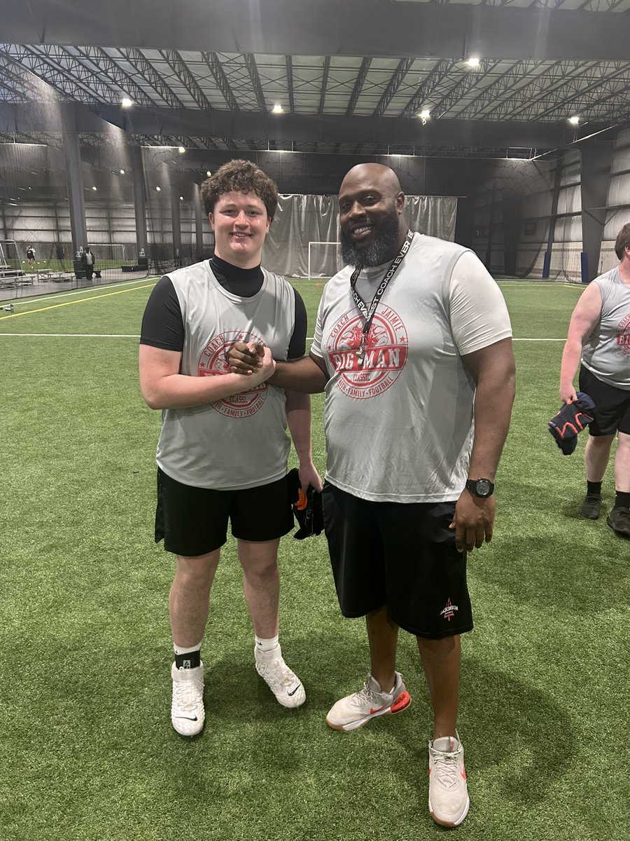 JackSmith2028's tweet photo. Had an awesome time at the Big Man Classic today.  Was able to work more on my footwork and explosiveness in the drills.  Awesome to see the great competition here as always.  

@CoachJaimieT @PalmyraFootball @CoachPavone https://t.co/Z1JItMivzV