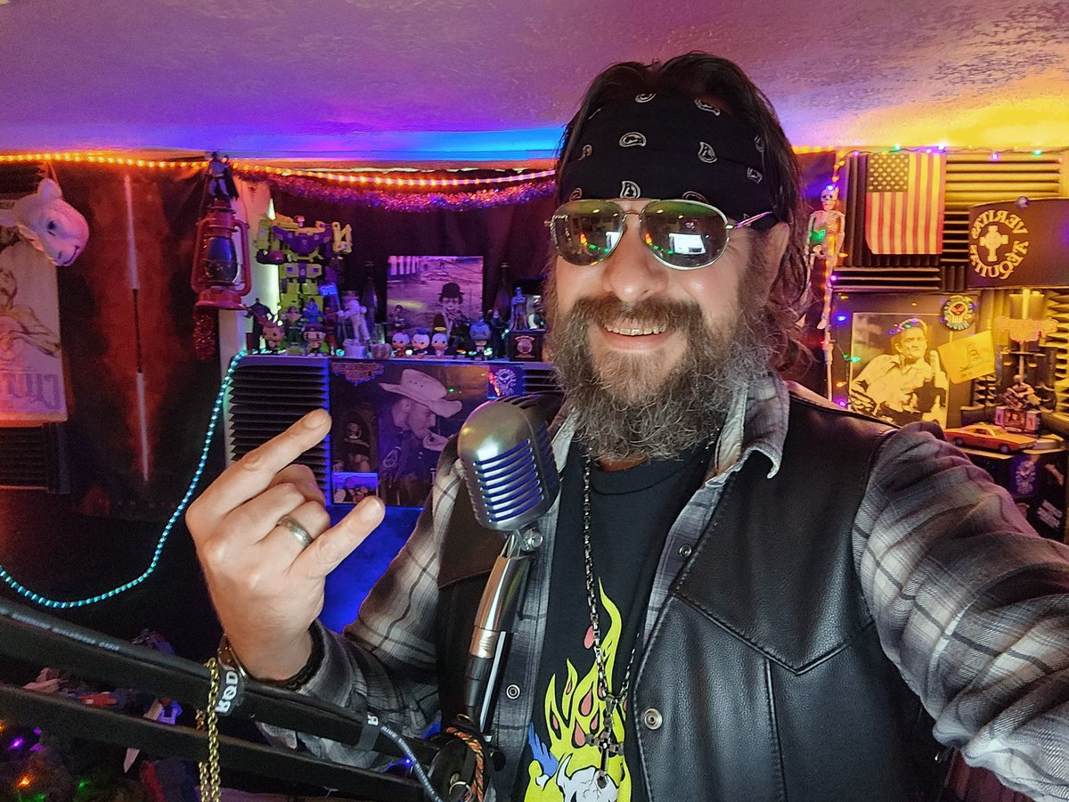 MrKennyKidd's tweet image. Crank This Gimmick Up To 11!!!
"All Suggest Saturday Night w/Kenny Kidd" is NEXT!!! #FREE to Listen in the US, Canada, Mexico &amp;amp; The UK Only on KidtastrophyRadio.com 440-915-5280 #DrinkABeer  #Kiddiots #Horns #ASSN