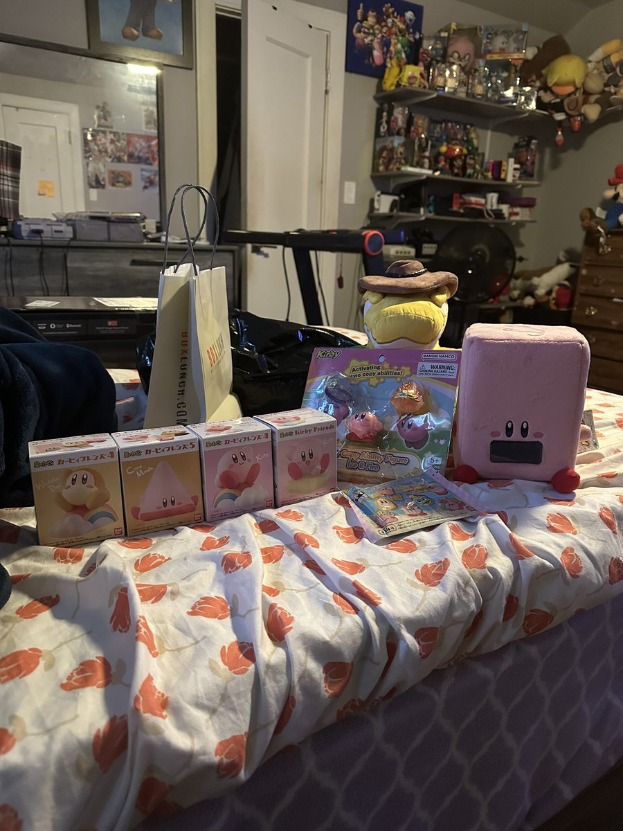 Davidga09017517's tweet image. But on the bright side. I did get a lot of Kirby stuff⭐️❤️☺️👍:).

#Kirby