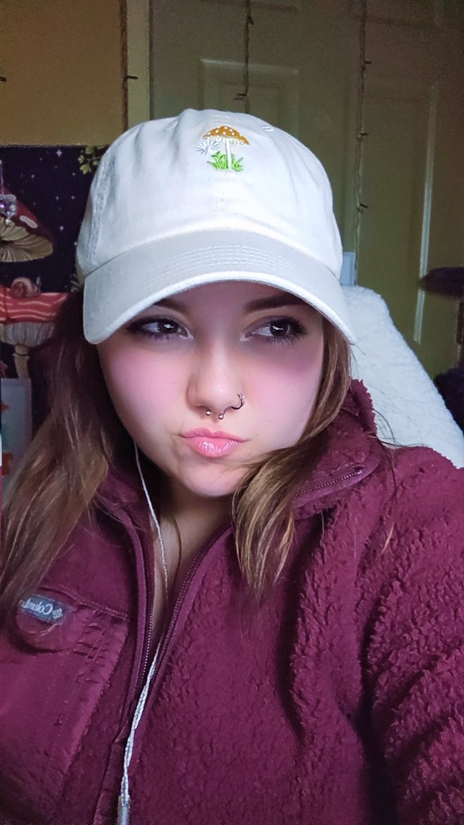 Live!

Twitch.tv/tiffkats
And 
tiktok.com/@tiffkats?_r=1…