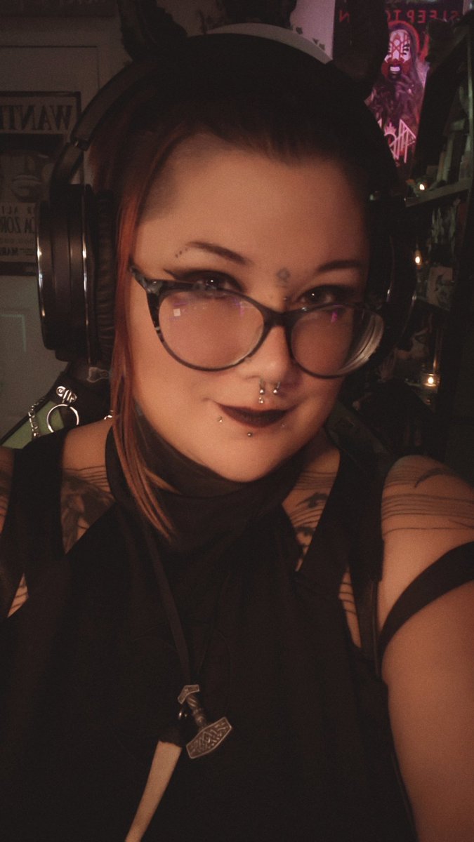 MiaandEpsom's tweet image. ✨️🖤Possum and Nugget collab with @icyynuggie today! We are joining hands and screaming, stressed and sweating in Gjost Janitors! Grab snacks and drinks and kick up your feet in the chaos!🖤✨️
Twitch.tv/miakodadegothp… 
#possumcrew #community #collab #horror #livenow #twitch