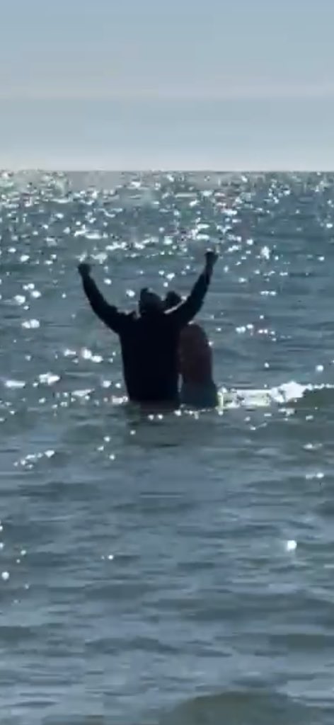 coachmitch44's tweet photo. Witnessed one of the most inspiring and meaningful victories today! Our boy Fish, was baptized in Lake Michigan with his teammates/brothers by his side!  Justin Fisher, committing to the greatest Teammate of all!#JesusIsLord 
🙏🏽✝️⚓️🏀💙🧡

@HopeCollegeMBB 
@HopeAthletics https://t.co/tbrK2TI5W4