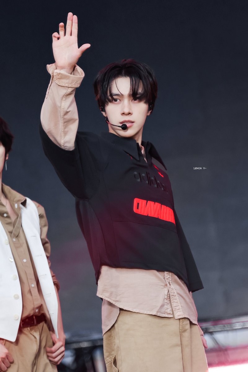 - 260502

🫶🏻
#HENDERY #黄冠亨 
#WayV  #威神V