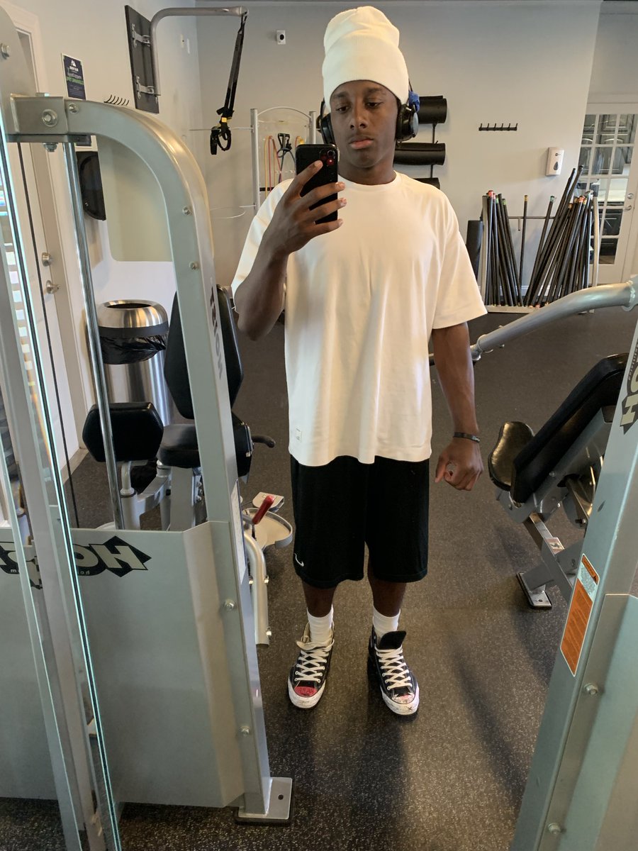 Malakismalls1's tweet image. Consistency always beats complacency. #work #EARNIT  @BoulwareLeon @RHHSBearcatsFB