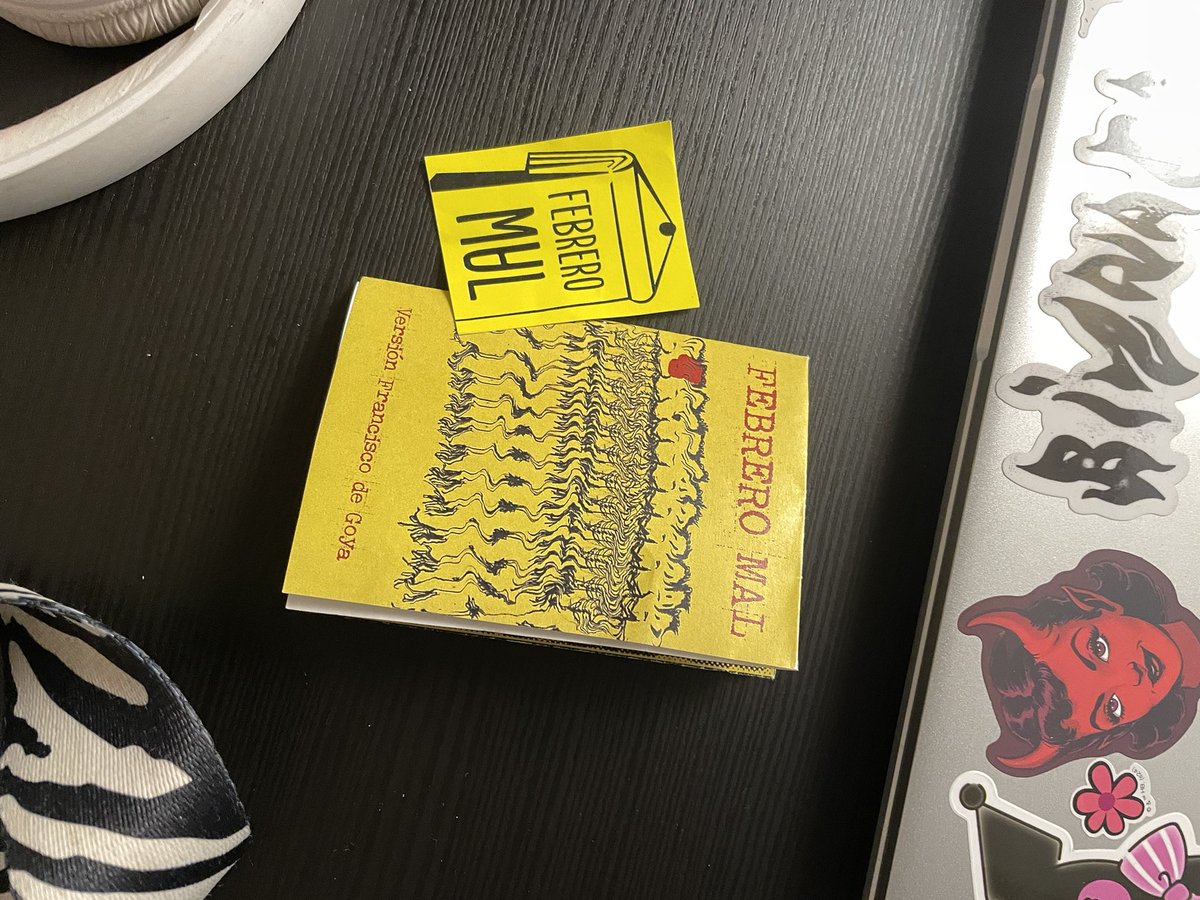 xmasunflower's tweet photo. hola no lo dije pero ayer @esklavier nos dio en el escorial un fanzine y una pegatina de su banda chulisimos teneis que escucharlos !!!! https://t.co/47Nhyskd3w