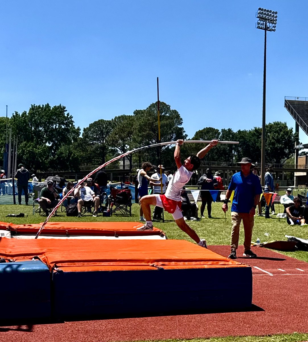 BeltonTrack's tweet photo. Bright future for freshman 
Luke Roberts who vaulted 13ft at the 5A Regional Track Meet. Luke finished higher than any other freshman! Great Season! 
#TigerGrit
@BeltonTigerFB @BeltonISDAth 
@thebeltontigers @BeltonTigerABC https://t.co/JvP7rEwK0s