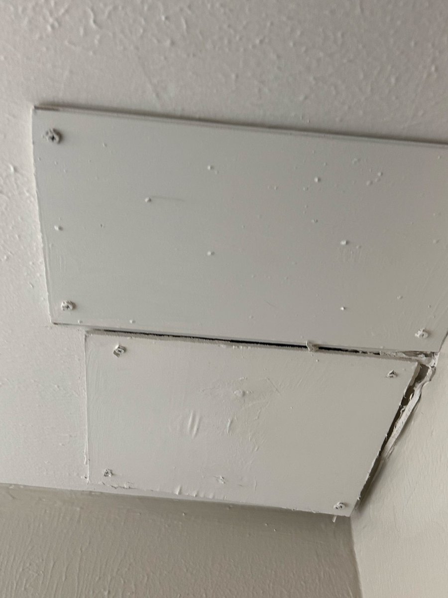 mamanuggle's tweet image. Hey @WyndhamHotels @LQ is this your normal standard for room cleanliness and maintenance in all your properties? In a major college town on graduation weekend? #Tallahassee #OurHotel #Fail
