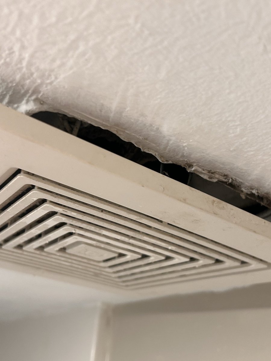 mamanuggle's tweet image. Hey @WyndhamHotels @LQ is this your normal standard for room cleanliness and maintenance in all your properties? In a major college town on graduation weekend? #Tallahassee #OurHotel #Fail
