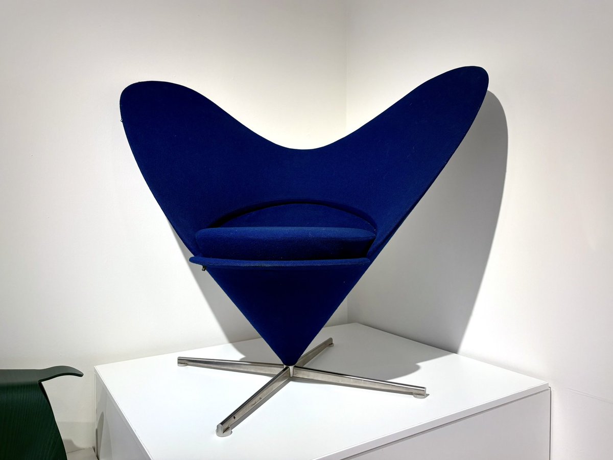 TruhlarA's tweet image. Design Museum Prague | Evolution of Modern Design #design #museum
