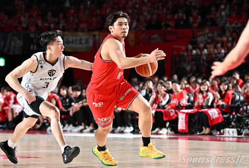 sportspressjp's tweet photo. 「原修太の大ファンと言っても過言ではない」
トレヴァー・グリーソンHCは、原修太が多様性を発揮してリーダーシップを持って質の高いオフェンスを牽引したことを高く評価した。
https://t.co/JOJqpXVm8n
#原修太 #グリーソンHC #Bリーグ #千葉ダービー #JETSSPEED @CHIBAJETS @ShutaHara31 https://t.co/hWziSeroIl