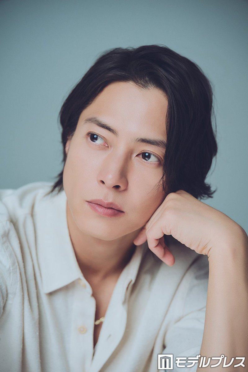 modelpress's tweet photo. ◤山下智久 映画「正直不動産」インタビュー◢

「気持ちが乗らないときはやめたほうがいい」
キャリア30年で辿り着いた“正直な生き方”

📸撮り下ろし
https://t.co/LE7BH35a0Q

「無理をするというのは、僕と応援してくださっている方との関係性を考えても、あまり良くないと思うんです」 https://t.co/DZ4tf9IdnS