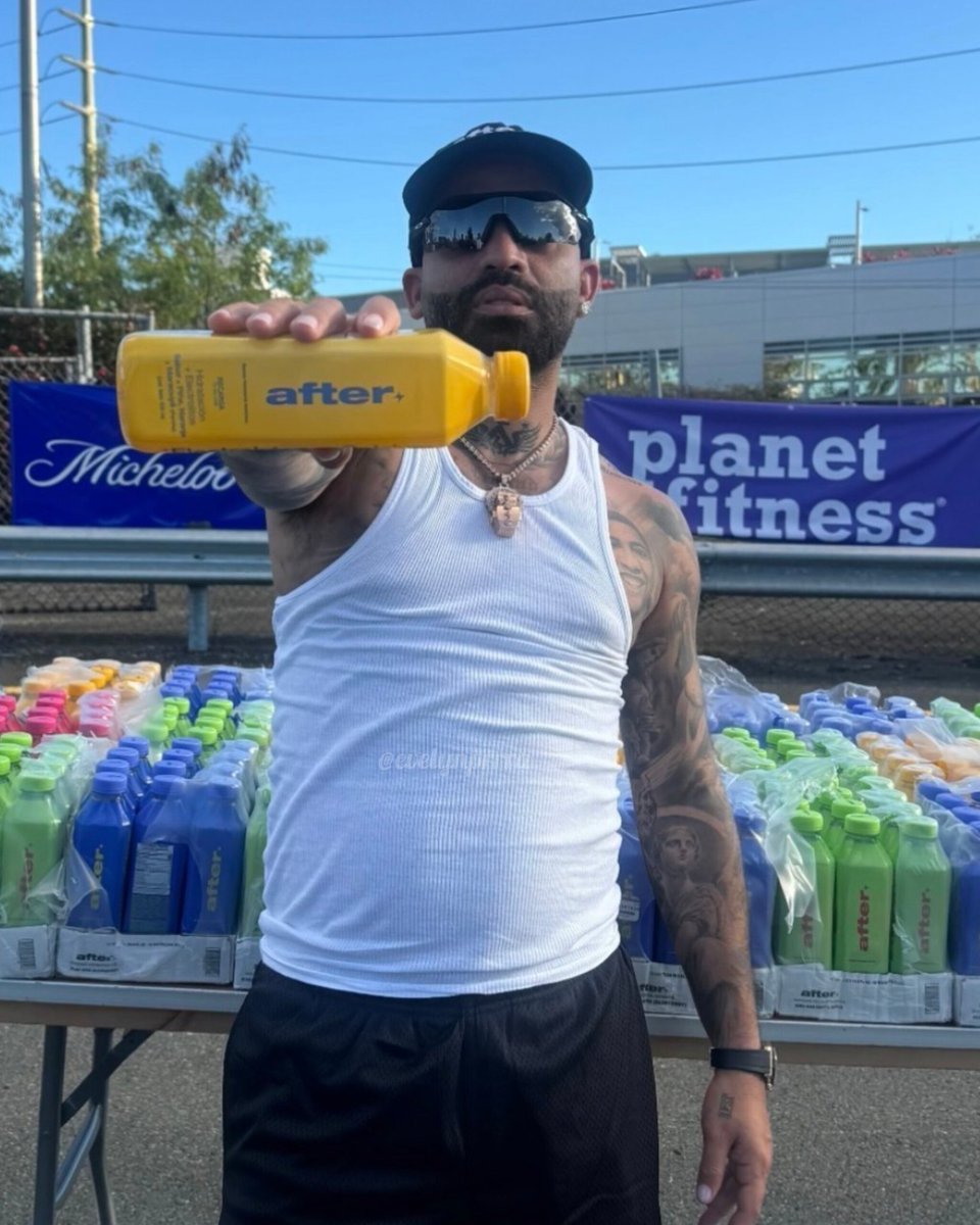 EvelynPrrra's tweet image. @ArcangelPrrra en el #Teodoro10K en San Juan, Puerto Rico 🇵🇷 #After⚡️hidratante oficial de la carrera.

📸 @itsafter